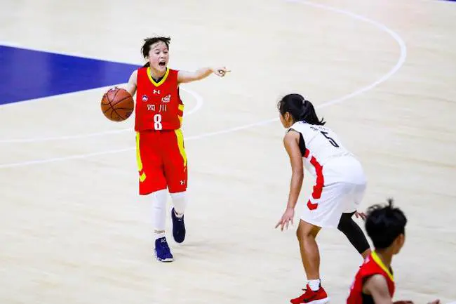 篮球老将如何通过瑜伽提升柔韧性_1